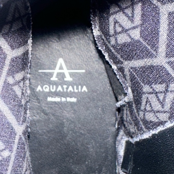 Aquatalia Black Quilted Suede Ankle Boot With Rubber Sole Size 5.5 Like New! - Picture 2 of 9